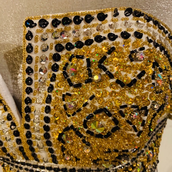 Extraordinary beaded gown - Picture 8 of 8